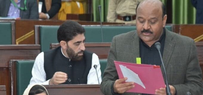 اننت ناگ میں صنعتی اسٹیٹس کے قیام کیلئے 4142 کنال اراضی منتقل کی گئی ۔ نائب وزیر اعلیٰ