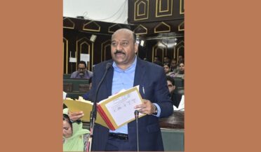 مڑھ حلقہ میں سیلاب کے بعد 9.84 کروڑ روپے کی مالیت کے 92 بحالی کام شروع کئے گئے ۔ نائب وزیر اعلیٰ