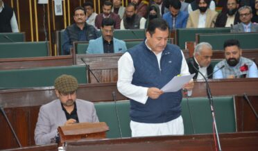 ضلع رِیاسی میں سیاحتی اثاثے زیادہ تر فعال ہیں۔ حکومت