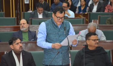 حکومت جموں وکشمیر نے جے اینڈ کے ایس سی آر ڈی بینک کی لیویڈیشن کا آغاز کردیا اور جمع کنندگان کے مفادات کے تحفظ کی یقین دہانی کی۔ جاوید ڈار