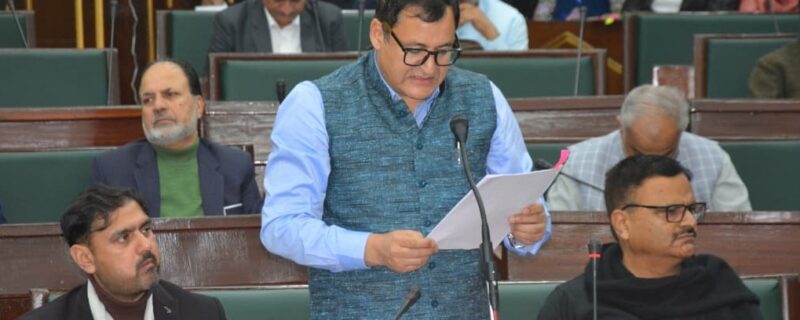 حکومت جموں وکشمیر نے جے اینڈ کے ایس سی آر ڈی بینک کی لیویڈیشن کا آغاز کردیا اور جمع کنندگان کے مفادات کے تحفظ کی یقین دہانی کی۔ جاوید ڈار