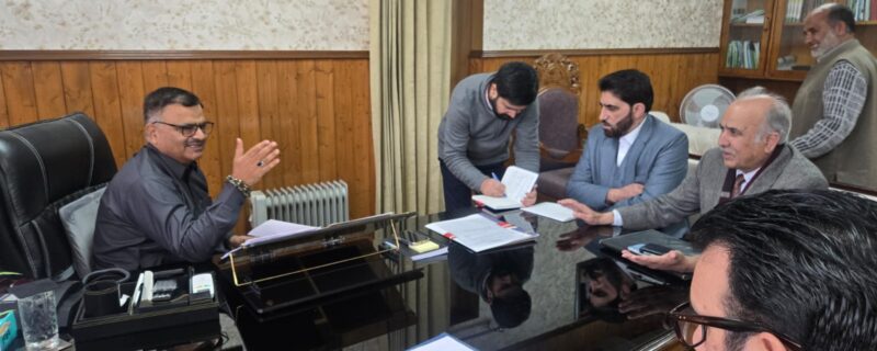 قانون سازوں نے اہم ترقیاتی مسائل پر تبادلہ خیال کرنے کیلئے جاوید رانا سے ملاقات کی