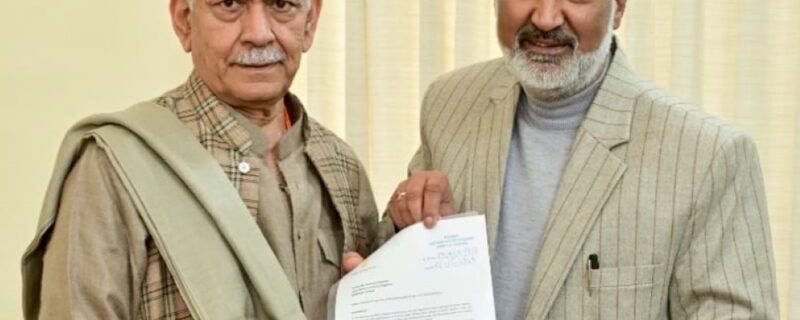 شوپیان کے ایم ایل اے جناب شبیر احمد کلے نے لیفٹیننٹ گورنر جناب منوج سنہا سے ملاقات کی