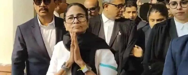 مغربی بنگال کے وزیر اعلی ایس آئی آر کے خلاف درخواستوں کی سماعت سے پہلے سپریم کورٹ پہنچے