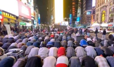 نیویارک کے ٹائمز اسکوائر پر باجماعت تراویح کا اہتمام