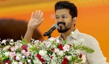 ’بی جے پی کا دباؤ بڑھتا جا رہا، جبراً ہاتھ ملانے کیلئے سی بی آئی بھیج رہے‘، تمل سپراسٹار وجئے کی پارٹی کا بڑا بیان