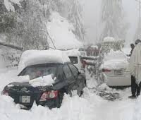 صحت افزاء مقام گلمرگ میں پارکنگ علاقوں سے برف ہٹانے میں ڈیولپمنٹ اتھارٹی ناکام