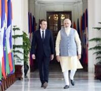 وزیر اعظم نے فرانسیسی صدر کا خیرمقدم کیا، دوطرفہ تعلقات کو نئی بلندیوں تک لے جانے کے عزم کا اظہار