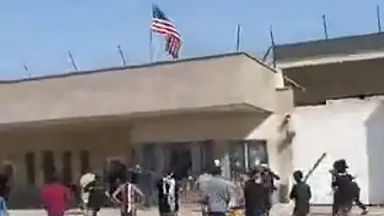 ایران: خامنہ ای کی موت کے بعد پاکستان میں بھی کشیدگی، امریکی قونصلیٹ پر شیعہ برادری کا حملہ، تقریباً 8 افراد کی موت