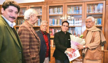 تنویرصادق لیفٹیننٹ گورنر منوج سنہا سے ملاقی