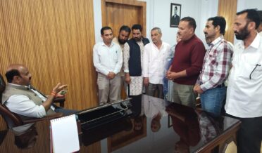 نائب وزیراعلیٰ نے جموں میں چیف اِنجینئر پی ڈبلیو ڈِی ( آر اینڈ بی ) کے دفتر کا اچانک معائینہ کیا