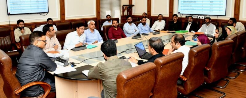 جاوید رانا نے ضلع ڈوڈہ میں ترقیاتی کاموں کا جائزہ لینے کیلئے میٹنگ کی صدارت کی