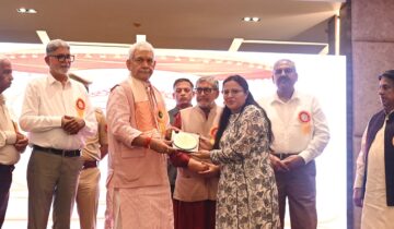 لیفٹیننٹ گورنر نے مہاویر جینتی کے موقعہ پر جموں میں ’ مہاویر جنم کلیانک ‘ تقریب میں شرکت کی