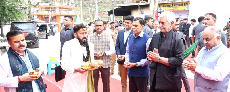 لفٹینٹ گورنر نے مقدس شیو کھوڑی میں انفراسٹرکچر کی اپ گریڈیشن اور خوبصورتی کے کاموں کا افتتاح کیا