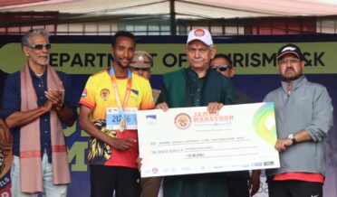 لیفٹیننٹ گورنر نے جموں میراتھن جیتنے والوں کو اعزاز سے نوازا