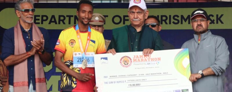 لیفٹیننٹ گورنر نے جموں میراتھن جیتنے والوں کو اعزاز سے نوازا