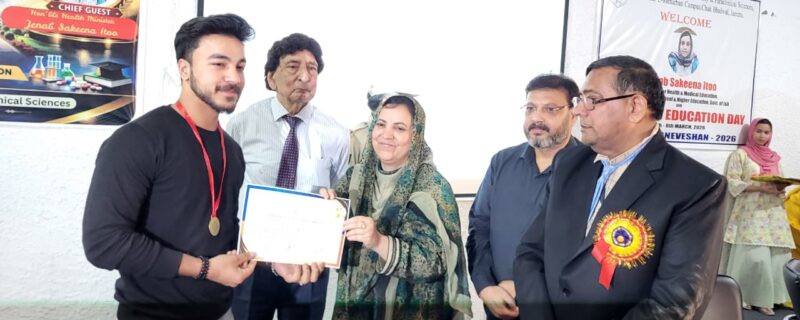 سکینہ اِیتو کا ایم ایم سی ایچ ایس جموں میں نیشنل فارمیسی ایجوکیشن ڈے کی تقریب سے کلیدی خطاب