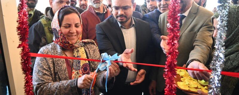 سکینہ ایتو نے ضلعی ہسپتال کلگام میں ایچ ڈی یو کا افتتاح کیا