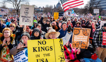 ایران پر جنگ مسلط کرنے پر امریکہ میں ٹرمپ کیخلاف مظاہرے