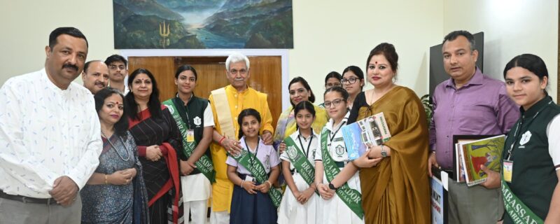 لیفٹیننٹ گورنر نے سری نگر میں آئی ایف ایف سی او کی خواتین کسان کانفرنس میں شرکت کی