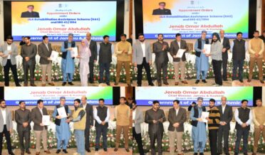 وزیرا علیٰ عمر عبداللہ نے صوبہ کشمیر کے 90 مستفیدین میں ہمدردانہ بنیادوں پر تقرری نامے تقسیم کئے