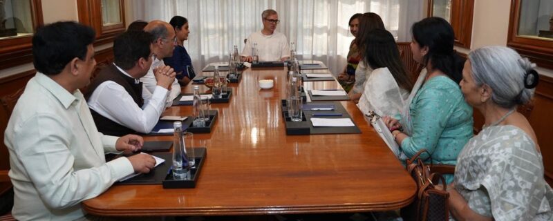 وزیر اعلیٰ عمر عبداللہ نے بنگلورو میں جموں وکشمیر کے تعلیمی شعبے کو فروغ دینے کیلئے نجی یونیورسٹی کی سرمایہ کاری پر زوردیا