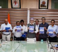 وزیراعلیٰ نے جموںوکشمیر محکمہ سیاحت کے میگزین ’ سِکس سیزنز۔شِشر‘ کی رسم رونمائی اَنجام دِی