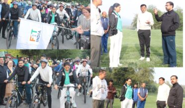 ڈاکٹر منسکھ منڈاویہ اور ستیش شرما نے سری نگرمیں ’ سنڈیز آن سائیکل‘ کی قیادت کی