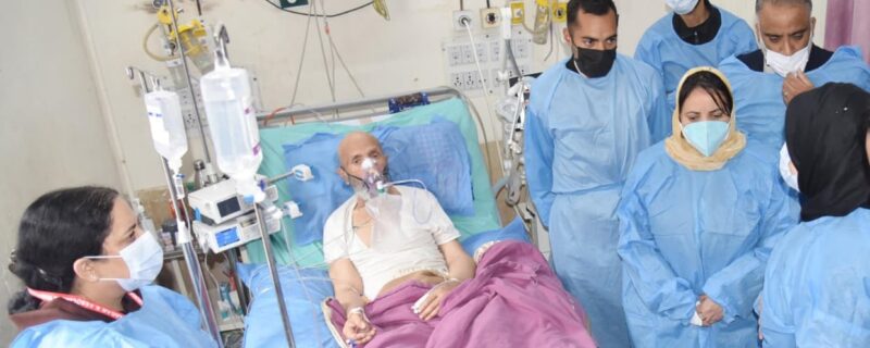 وزیر صحت نے ایس ایم ایچ ایس ہسپتال کا دورہ کرکے ممبر پارلیمنٹ اِنجینئر رشید کے والد کی عیادت کی