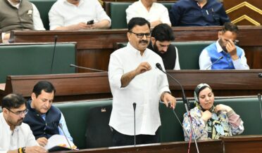 زمین کا معاوضہ لینڈ ایکٹ 2013 کے مطابق طے کیا جاتا ہے ۔ جاوید رانا