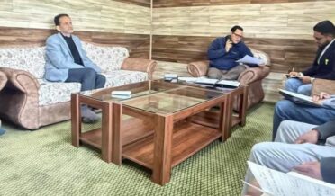 وزیرجاوید ڈار نے بارہمولہ میں محکمہ تعلیم کے کام کاج کا جائزہ لیا