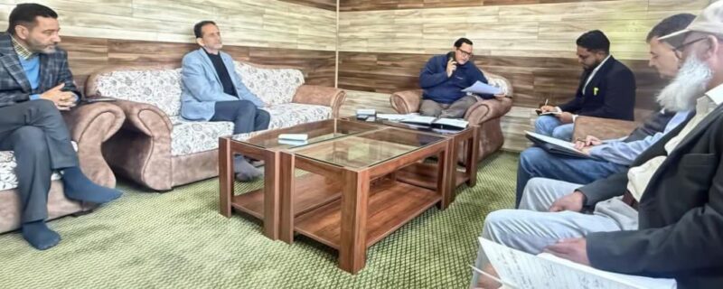 وزیرجاوید ڈار نے بارہمولہ میں محکمہ تعلیم کے کام کاج کا جائزہ لیا