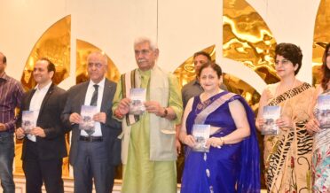 لفٹینٹ گورنر نے کتاب ’’ جلا وطنی میں شفا : ڈاکٹر سشیل رازدان کی ان کہی کہانی ‘‘ کا اجراء کیا