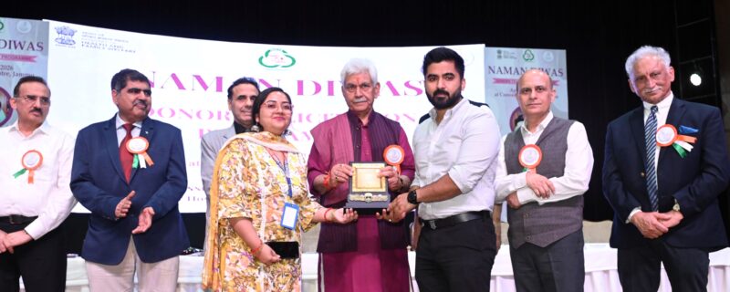 لیفٹیننٹ گورنر نے اعضأ عطیہ کرنے والوں اور ان کے اہل خانہ کے اعزاز میں ایک تقریب’نمن دیوس ‘ میں شرکت کی