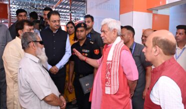 لفٹینٹ گورنر نے جی ایم سی جموں میں ’’ اپنا بھوجنالیہ ‘‘ کی اپ گریڈیشن تقریب میں شرکت کی