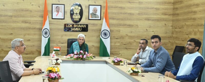 لفٹینٹ گورنر نے انڈور اسٹیڈیم کو مڑھ اور جوڑیاں کے نوجوانوں کیلئے وقف کیا