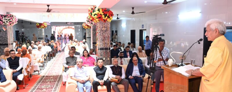 لیفٹیننٹ گورنر نے سرو شکتی چندی ماتا مندر دھمی نگروٹہ کے یوم تاسیس تقریب میں شرکت کی