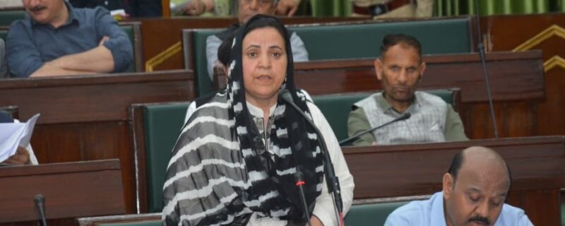 سری نگر ضلع میں 1,190 آنگن واڑی مراکز فعال ہیں ، سینٹرل شالہ ٹینگ حلقہ میں 152 ۔ سکینہ اِیتو