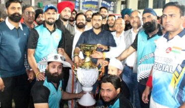 ستیش شرما نے شیر کشمیر ٹی 20 ٹورنامنٹ کے فائنل میں نوجوانوں کی مصروفیت ، کھیلوں کے فروغ پر زور دیا