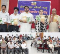 ستیش شرما نے مادری زبان کے فروغ پر زور دیا ، جموں میں چار ڈوگری کتابوں کا اجراء کیا