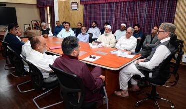 متعدد عوامی وفود اور جے سی سی آئی نے وزیراعلیٰ عمر عبداللہ سے ملاقات کی
