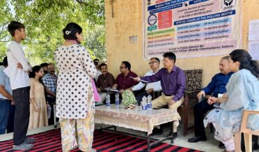 شانت مانو نے کٹھوعہ میں خصوصی نظر ثانی کیمپوں کا معائینہ کیا ،اہل ووٹرز کے صد فیصد اندراج پر زور دیا