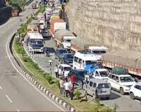 420کلو میٹر سرینگر لہیہ اور جمہ گنڈ کپوارہ کی شاہرائیں گاڑیوں کی آمد ورفت کیلئے بند