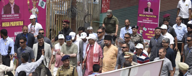 لیفٹیننٹ گورنر نے پلوامہ میں ’ نشہ مُکت جموںوکشمیر مہم‘ میں شرکت کی