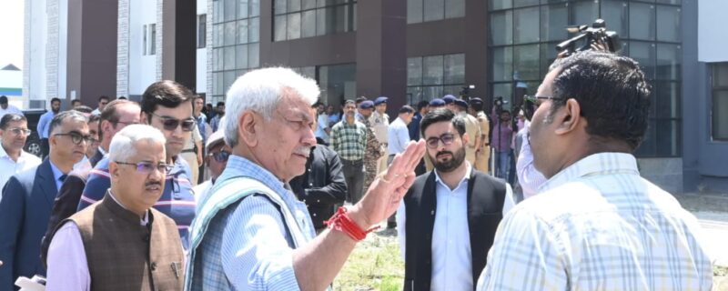 لیفٹیننٹ گورنر نے پنتھا چوک میں شری اَمرناتھ جی شرائین بورڈ کے یاتری نواس کا موقعہ پرمعائینہ کیا