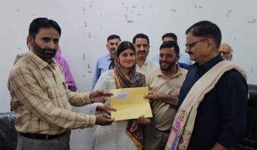 مینڈھر اور بالا کوٹ میں آنگن واڑی ورکروں اور ہیلپروں کو تقرری نامے حوالے کئے