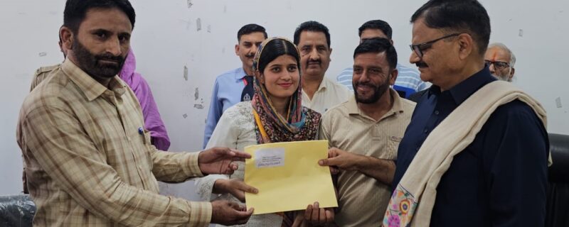 مینڈھر اور بالا کوٹ میں آنگن واڑی ورکروں اور ہیلپروں کو تقرری نامے حوالے کئے
