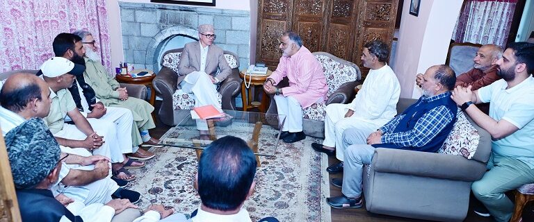 وزیر اعلیٰ عمر عبداللہ کی ’رابطہ‘ میںعوامی نمائندوں اور شراکت داروں کے ساتھ ملاقات
