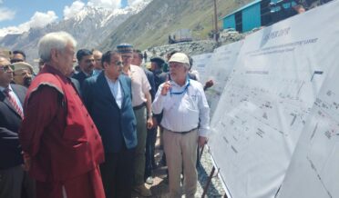 نتن گڈکری نے زوجیلا ٹنل کے مرکزی حصے کی تاریخی پیش رفت مکمل کی
