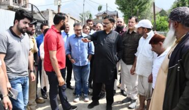 جاوید رانا اور جاوید ڈار نے گاندربل میں آبپاشی سہولیات کا موقعہ پر معائینہ کیا